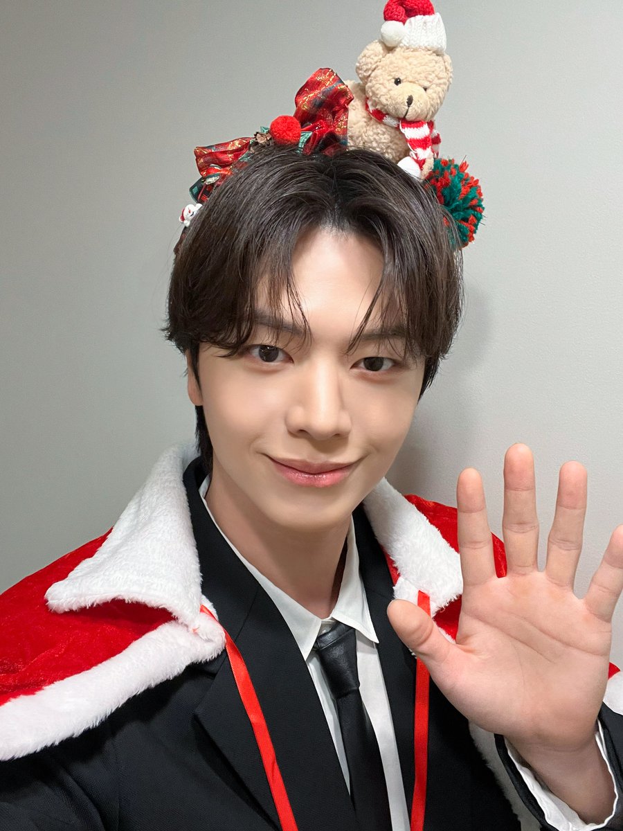 YookSJ_official's tweet image. [💌] 
𝓜𝓮𝓻𝓻𝔂 𝓒𝓱𝓻𝓲𝓼𝓽𝓶𝓪𝓼 572🩵

#육성재 #YOOKSUNGJAE