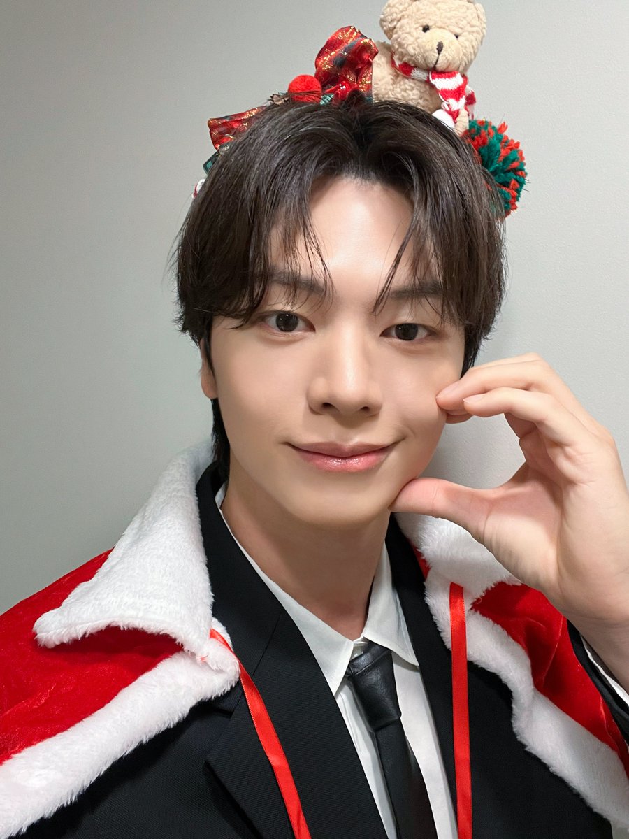 YookSJ_official's tweet image. [💌] 
𝓜𝓮𝓻𝓻𝔂 𝓒𝓱𝓻𝓲𝓼𝓽𝓶𝓪𝓼 572🩵

#육성재 #YOOKSUNGJAE