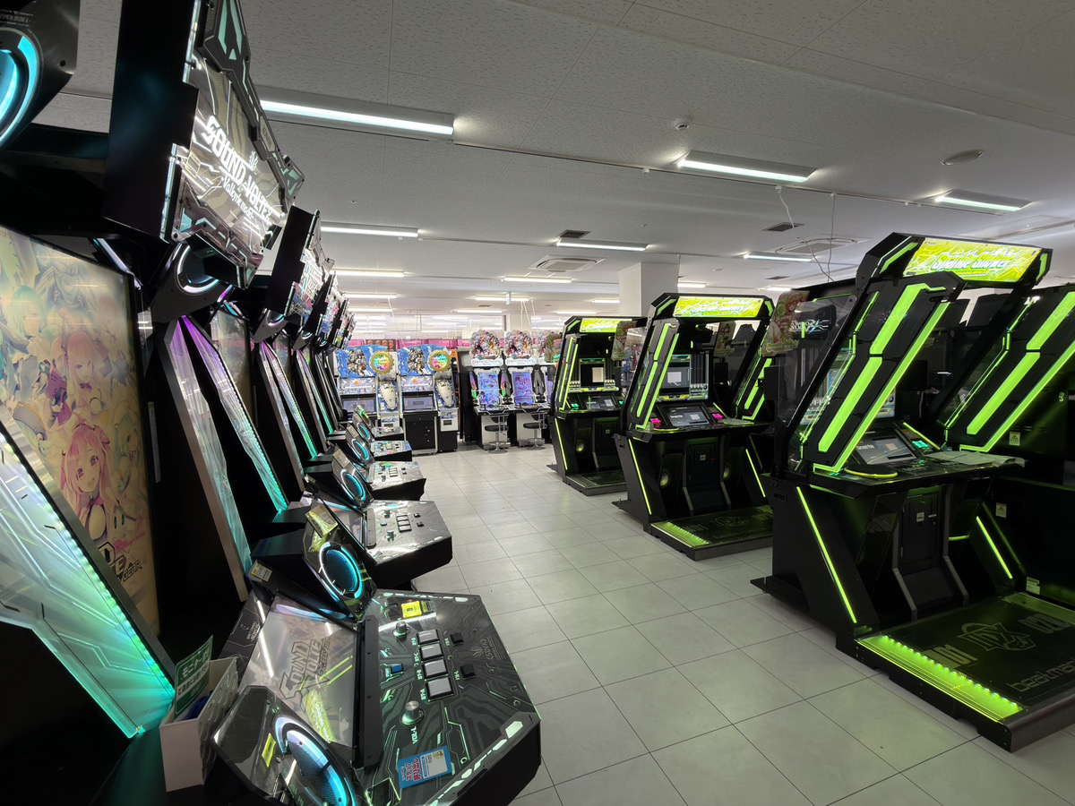 round1_sendaiiz's tweet image. ✨OPENまであと2日！✨
アミューズメントコーナーをご紹介！

お子様に大人気の10円コーナー！
最新のメダルゲーム機！🍑
ピカピカポップ君モデルなどの音ゲー機
等取り揃えております！

🎊オープン特典🎊
12/26～28の3日間限定！ 
プリクラ全台300円
メダル1500円720枚

 ご来店お待ちしております！