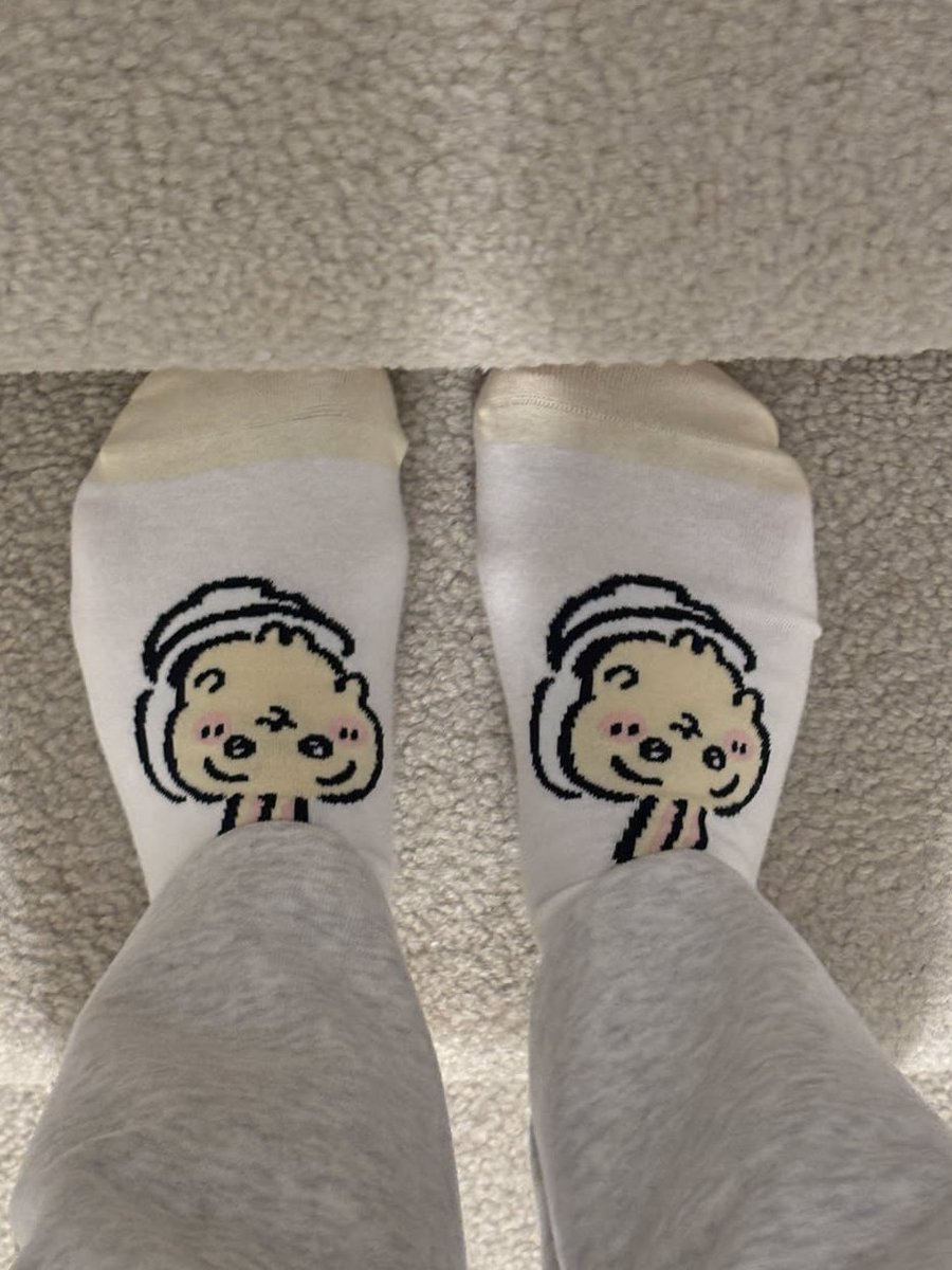 connnibon's tweet image. happy holidays. i wish for many toys and more paper to make cards for christmas