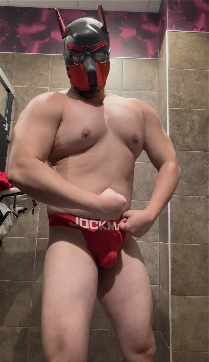 Puppanda93's tweet photo. Chest day https://t.co/7sQ6W7HFOb
