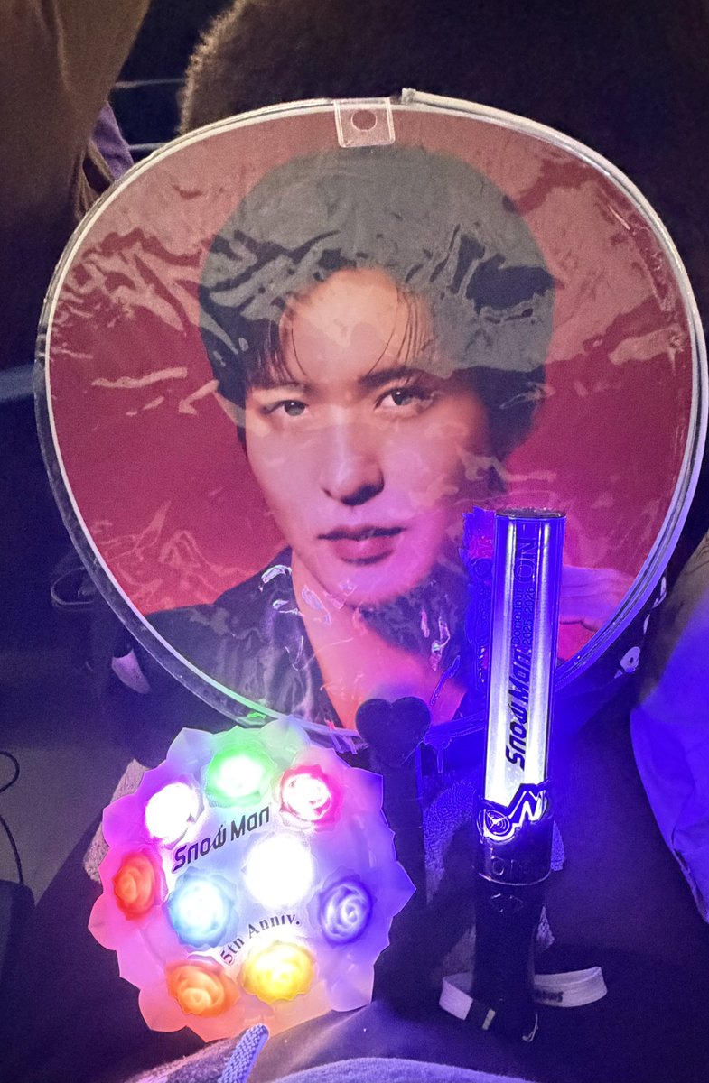 93redbell93's tweet photo. 制作解放だったのに東京ドームで初めて双眼鏡なしで全員の表情が確認できました。
制作解放席なのにここでいいんですか！？
っていう席でした🫶🥹
41ゲートって書いてたのに
まんまと騙された！！！！
#SnowManDomeTour2025_ON 
#SnowManDomeTour2025 https://t.co/5KwtuZ9LKE