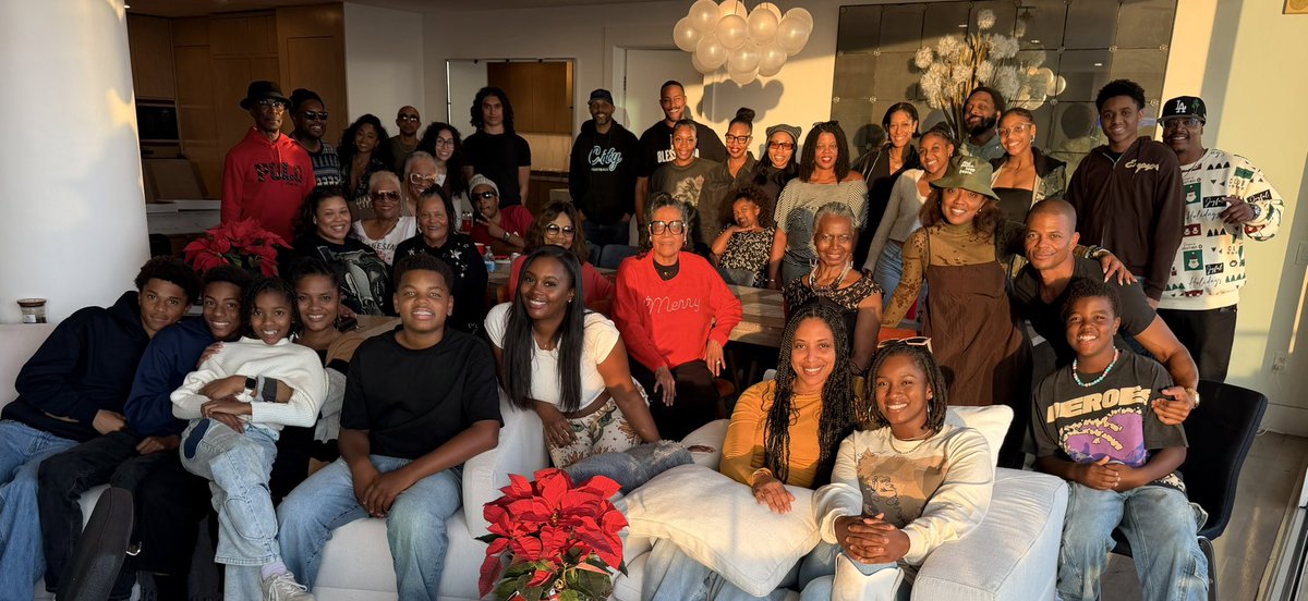 🎄✨ Christmas in Hollywood with my family was pure magic. ✨🎄

Time moves fast, but moments like these—laughing, loving, and being present with the people who matter most—are what truly last. Grateful beyond words for memories made and love shared. ❤️

Merry Christmas! 🎁🎅🏽🌟