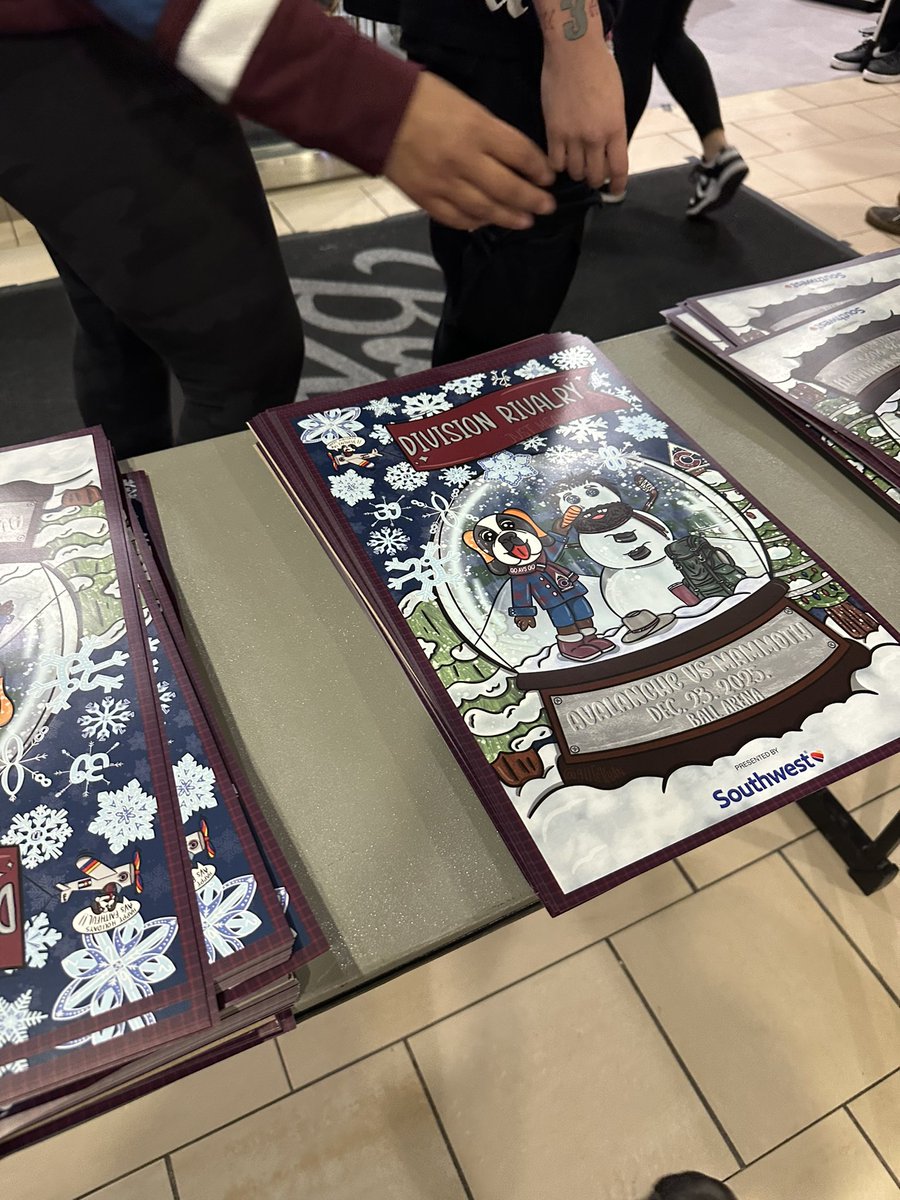 What’s the best gift I could give Avs Faithful? Thanks to <a href="/ErinBoreing/">Erin Boreing</a> all the <a href="/Avalanche/">x - Colorado Avalanche</a> fans tonight get to take home a piece of my art work tonight 🥰 #GoAvsGo