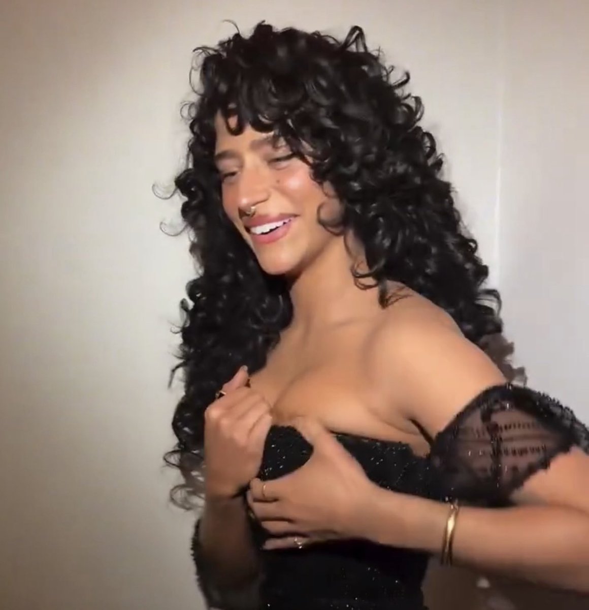 minasgfreal's tweet image. how is she even real