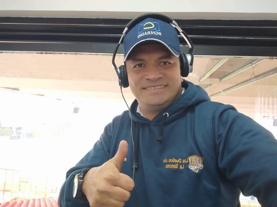 semagaviria's tweet photo. La radio es mi pasión y el fútbol es el pretexto para vivirla, detrás de cada profesional de las comunicaciones hay una vida, una  historia @Jlinaresy @camilomiguez @LDBVILLAVO @antena2 @rcnradio https://t.co/96rzqT5kvb