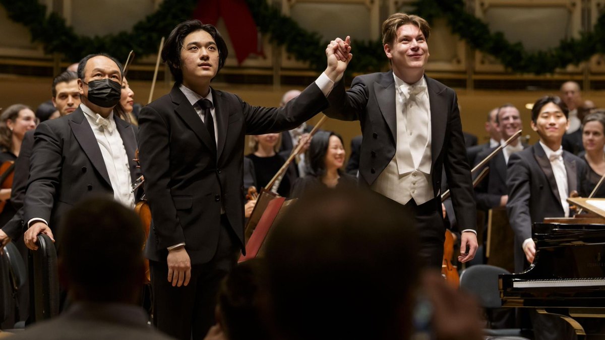 12.13] 시카고 WTTW 방송-CSO 공연 리뷰 https://t.co/676jScojkx 리뷰: 2025년의 막바지, 시카고 심포니  오케스트라는 최상의 기량을 선보이다 12월 18일 열린 시카고 심포니 오케스트라의 공연은 그야말로 눈부신 무대였다. 언제나 탁월한 이  악단과 함께한 지휘자는, image size:1200x675