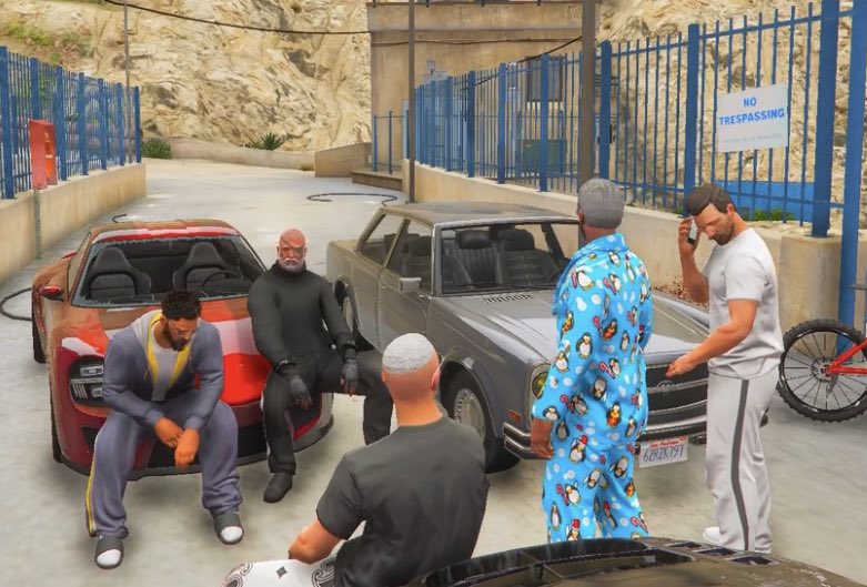 الفرقة بتموت الاعداء 
بس من الضحك اكيد