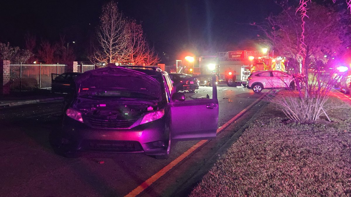 NickPapantonis's tweet photo. Three big crashes in three different counties tonight just in the Orlando area. Please drive safe everyone, Christmas is best when we all make it home. https://t.co/OCv26vnZnc