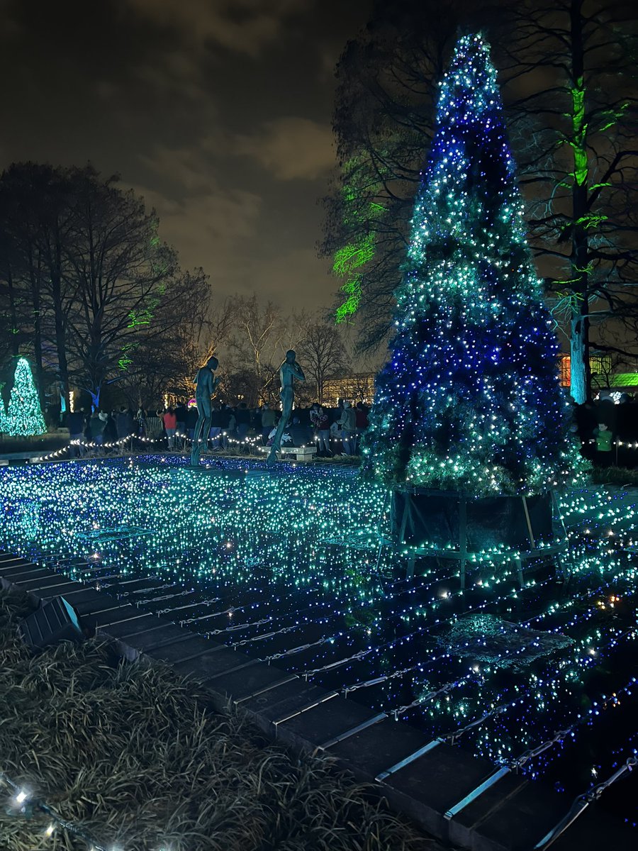 Beautiful night <a href="/mobotgarden/">MO Botanical Garden</a> #STL <a href="/explorestlouis/">Explore St. Louis</a>