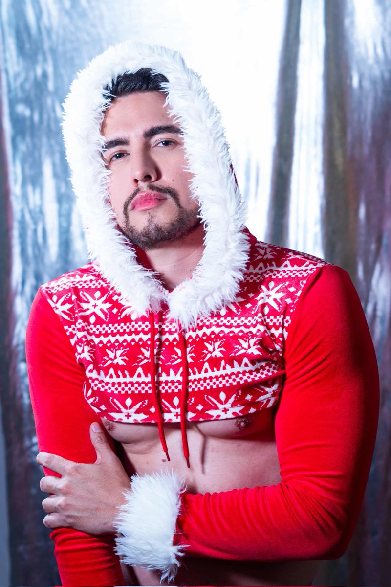 Happy Holidays! 🎄
2/3
Model : <a href="/r2islove/">Erredos Torres</a> 
. 
#follow IG <a href="/r2islove/">Erredos Torres</a> 
. 
#handsome #fit #gym #bulge #bulto #christmas #xmas