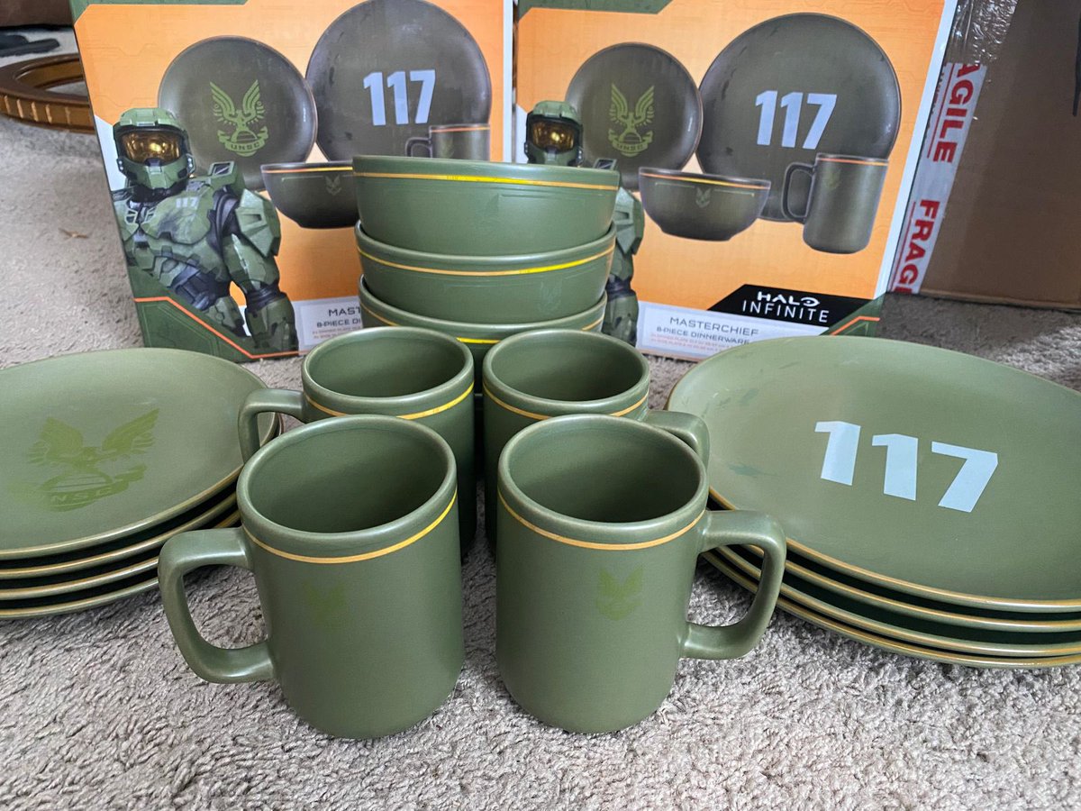 itsleonessa's tweet image. "Honey it's almost Christmas, bring out the fine china."