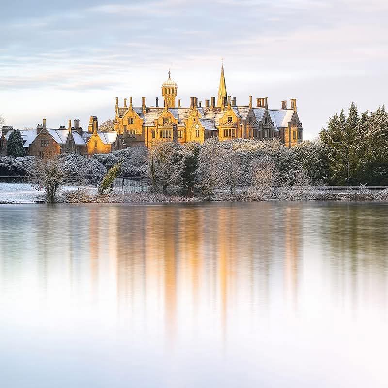 's tweet image. Brownlow House (also known as Brownlow Castle or Lurgan Castle), a historic mansion in Lurgan 🏞️🏰

📍 County Armagh, Éire 🇮🇪☘️

#Ireland #Armagh #Castle #Lurgan #BrownlowCastle #BrownlowHouse
