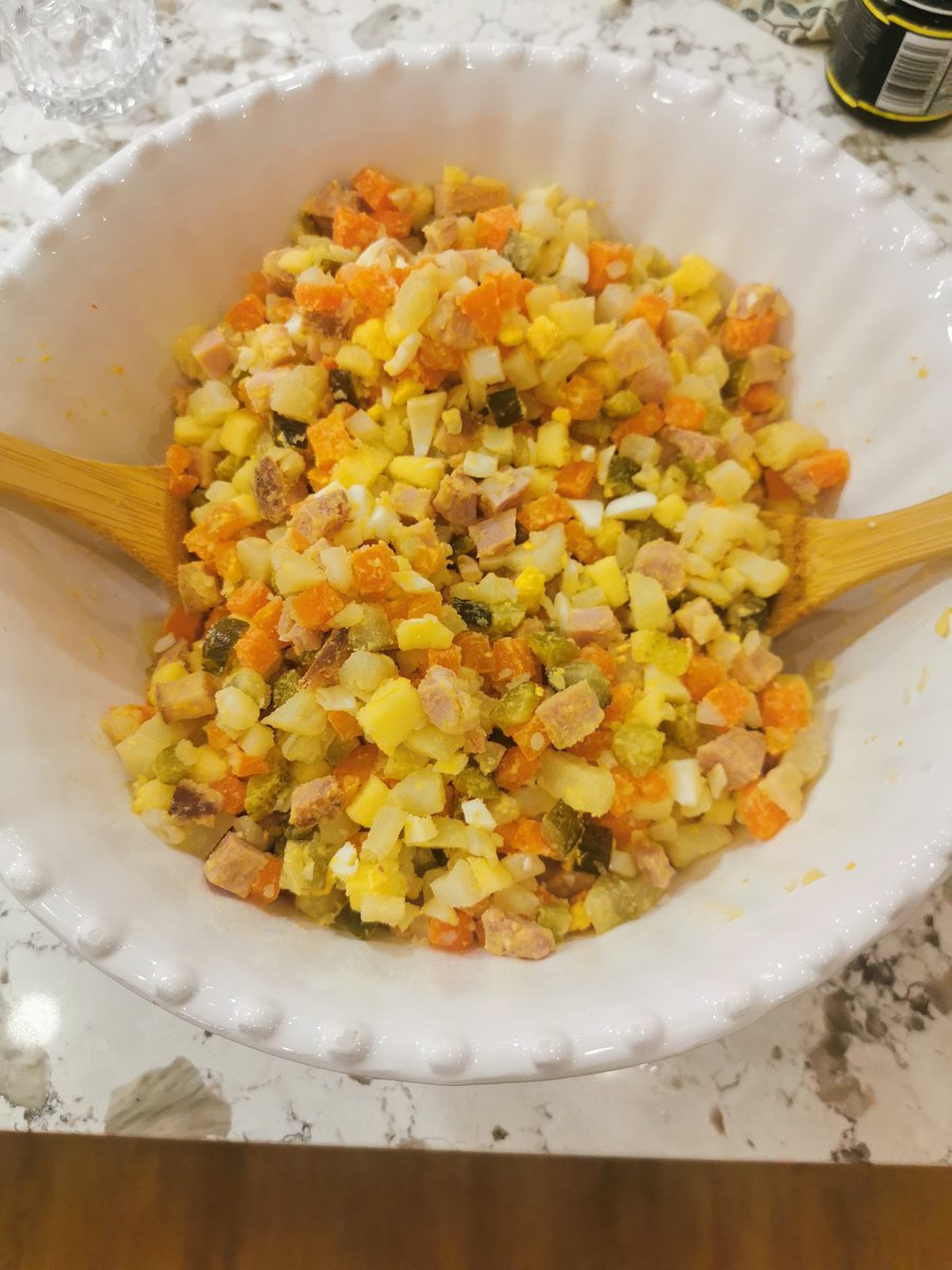 Name the salad.

What is the missing ingredient here?

#cooking #москв