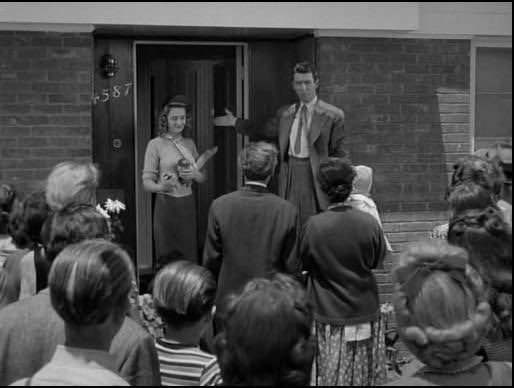 Djkeene1's tweet image. The home George Bailey helps the Italian family (The Martini’s) buy in It’s a Wonderful Life has a Zillow estimate of $2.14 Million.