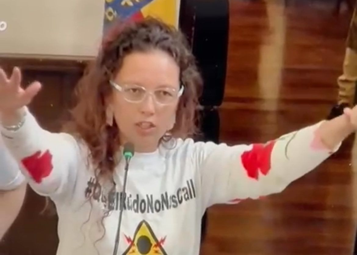 Gracias <a href="/Taliadocumenta/">Talía Osorio</a>. 
El dolor de tu desplazamiento no fue en vano.

Nos uniste y ayudaste a llevar el ruido a la agenda nacional.

Este podcast cuenta tu historia y es espejo de miles.

 #TranquilidadEnCrisis 🏠🔇💙

🎧 Escúchalo:
open.spotify.com/episode/2sWQqj…