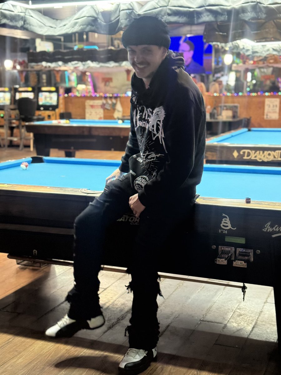 724heatcheck's tweet image. The last thing you see before you get ran off the pool table

I’d hate to be mfs man