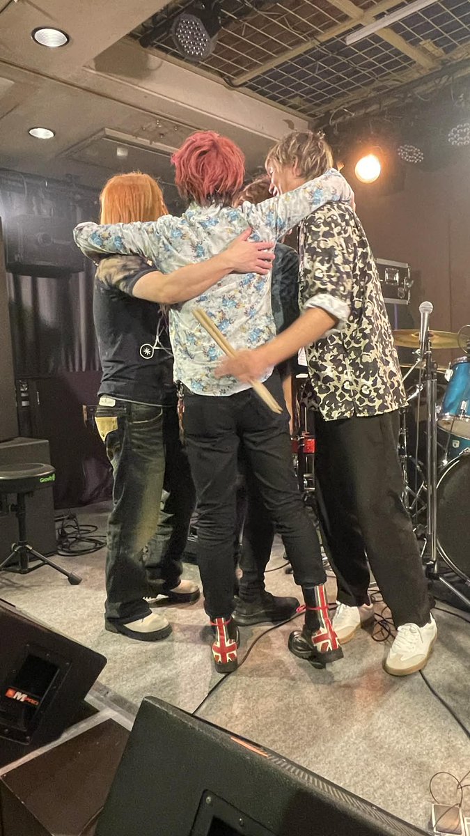 kankinoue96's tweet photo. Axisolid Party終了しました!
たくさんのご来場ありがとうございました!
2025年最後に5人で演奏できて、演奏中に鎌野と一緒に演奏してるのを感じる事ができて本当に嬉しかったです。
次は3月8日を予定してます!予定に入れていただけると嬉しいです。
最高のメンバーです。
皆ありがとう!
#AxIsolid https://t.co/0tWGo2M8gM