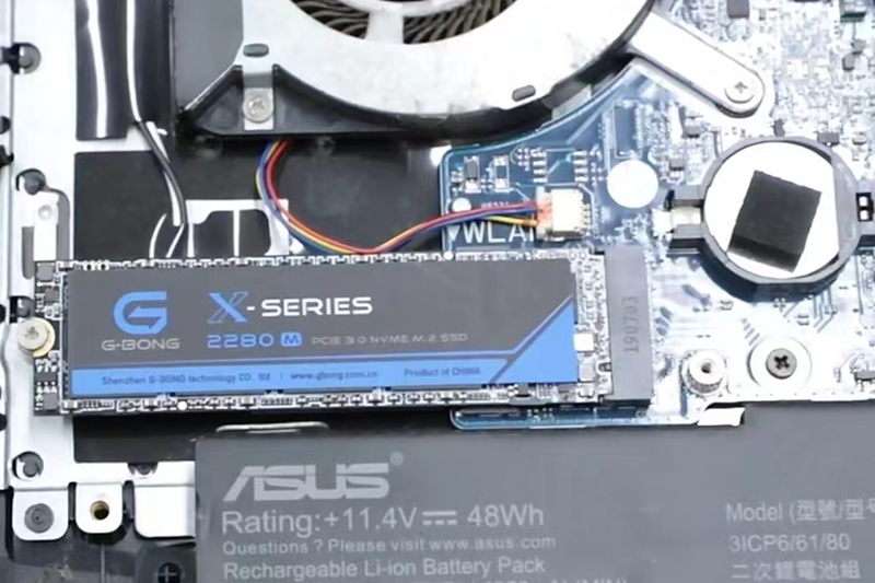 huang21933's tweet photo. SSD or HDD? HDDs offer capacity at lower cost, while SSDs deliver speed, durability, and efficiency. The right choice depends on your workload.
🌐 https://t.co/cFk41o7je5 ✉️ morry@g-bong.com.cn
#gbong #storagetechnology #ssd #hdd #datastorage https://t.co/z6F3tL0R12