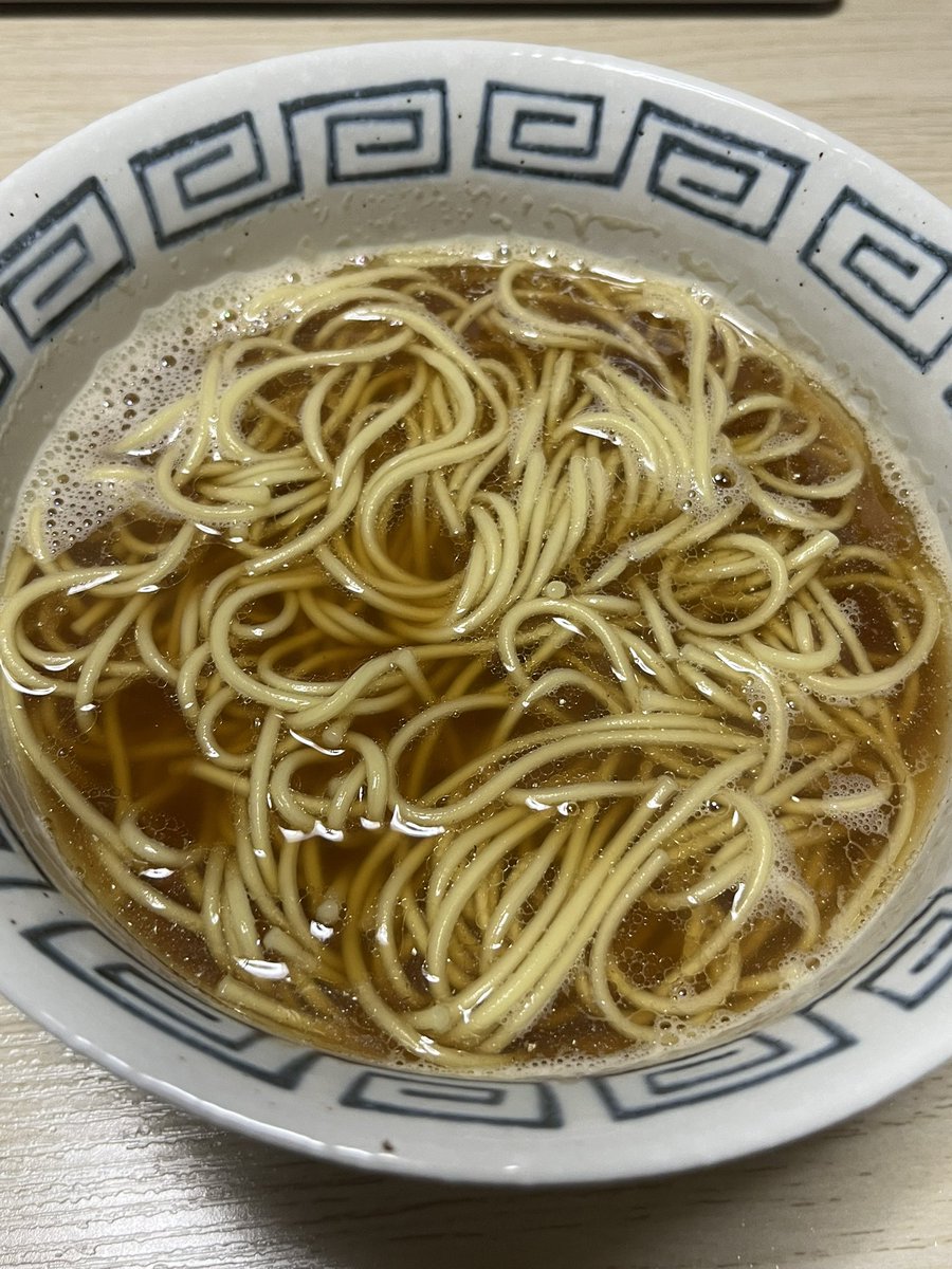 上手くいったので煮干しラーメン一人分のレシピを書きます。 スープ 水