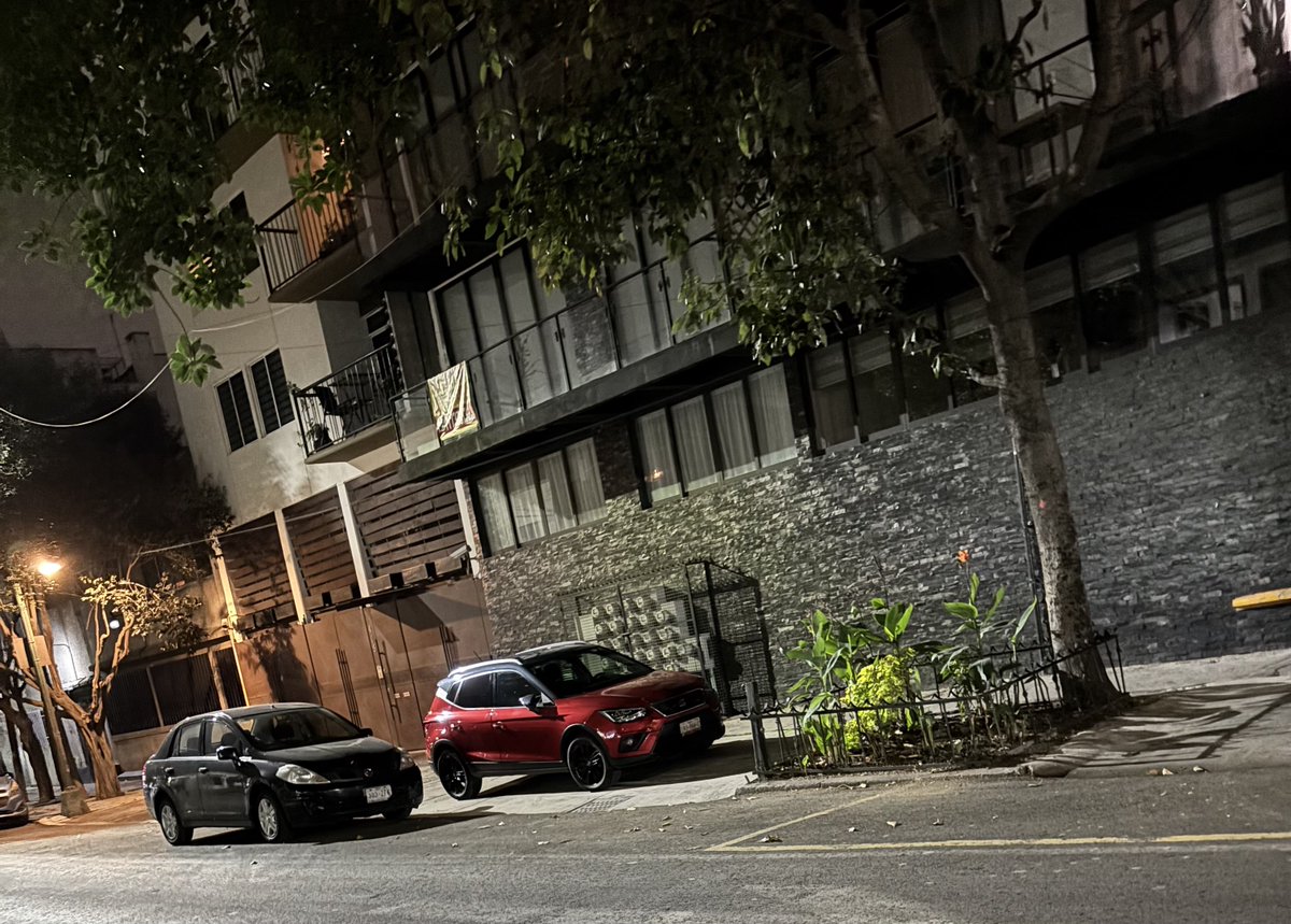 Por favor infraccionar auto en banqueta en la siguiente dirección 
<a href="/ClaraBrugadaM/">Clara Brugada Molina</a> <a href="/UCS_GCDMX/">Unidad de Contacto del Secretario SSC CDMX</a> <a href="/PabloVazC/">Pablo Vázquez Camacho</a> <a href="/OVIALCDMX/">OVIAL_SSCCDMX</a> 

C. Juan Sánchez Azcona 403
Narvarte Poniente
alc Benito Juárez