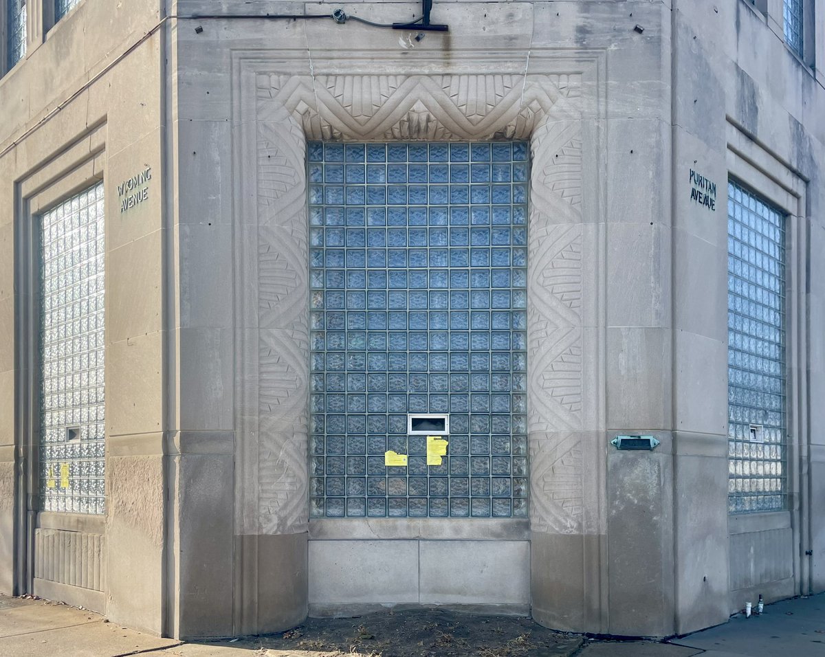 JoshLipnik's tweet photo. Art Deco Bank
Detroit, MI https://t.co/th7WRWLFQT