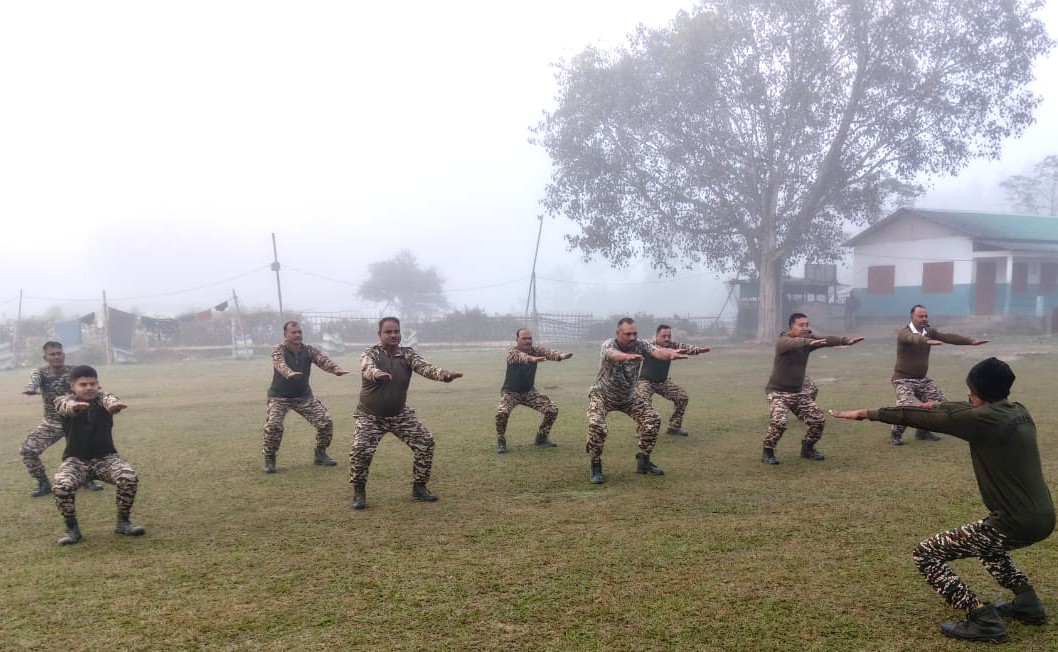 2Diphu's tweet photo. Winter mornings, Jawans of 20 Bn, CRPF, Jiribam, Manipur kick start their day with exercise & yoga, fueling up for a day of service & dedication! #CRPF #Jiribam #MorningMotivation #FitJawans #WinterWorkout https://t.co/4OJfVS6PcW