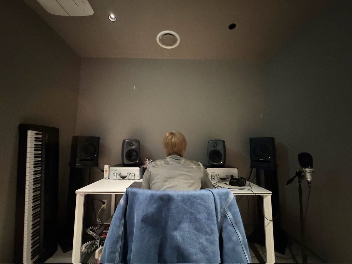 marblxom's tweet photo. #MARTIN #마틴
🛸　.　　•.  　🌎　°　.•　🌓　•　　.°•　　•　🚀 ✯.    •.    .  •. 
　.　•　★　*　　　　　°　　.　　🛰 　°·　　•.      ๏        .•       🪐
.　•　•　° ★　•  ☄.       ๏       •.      .  •. https://t.co/mpYtZrExwE