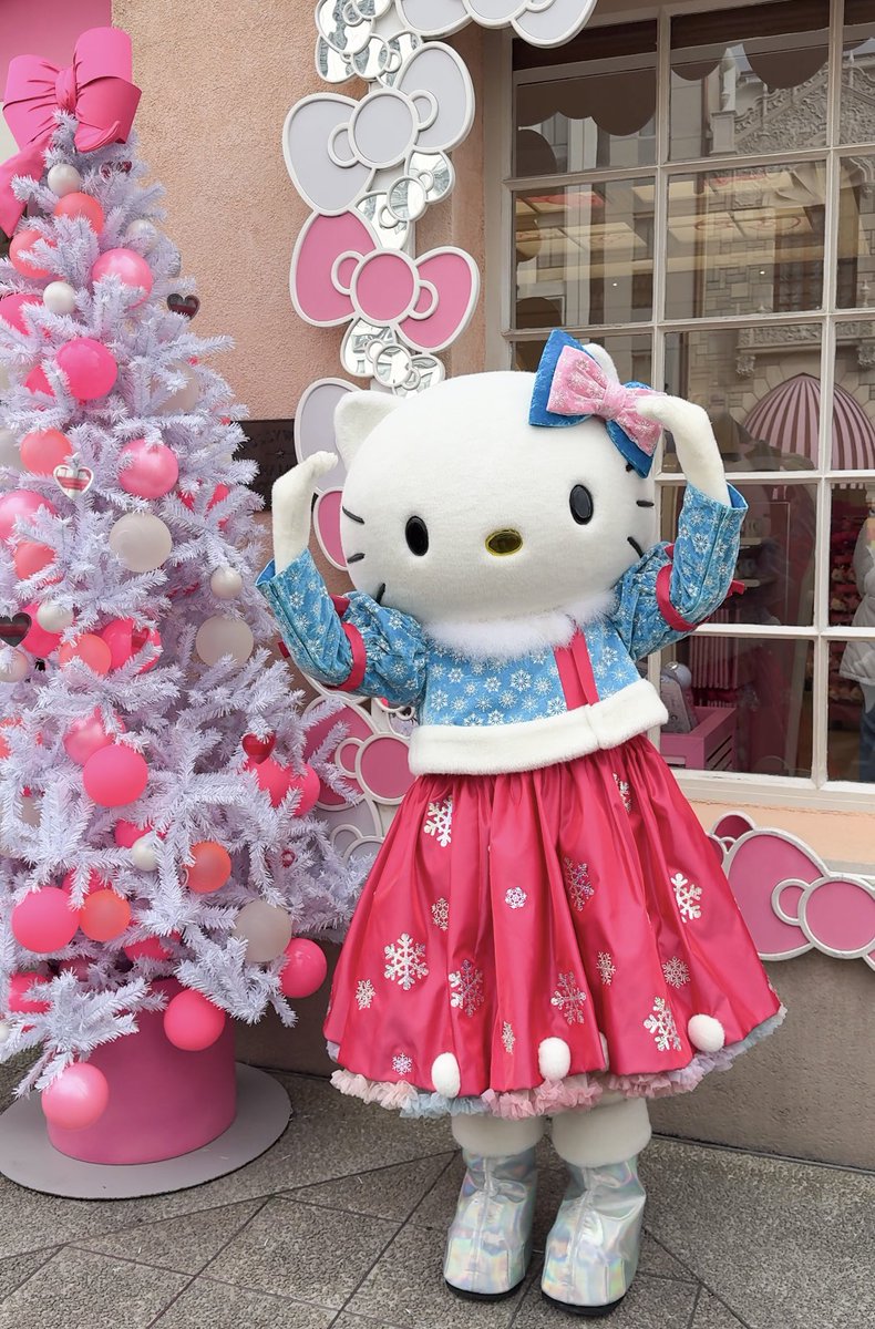 ホワイトクリスマスになるかな？☃️❄️ ツリー × 雪だるまキティ