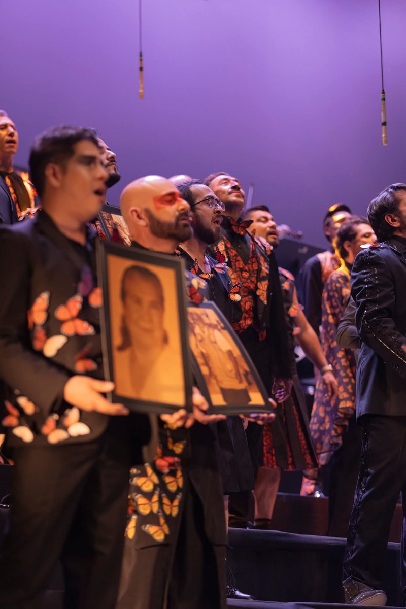 #MiFamilia <a href="/cgcdmx/">Coro Gay Ciudad de Mexico</a> 

Óscar Urtusástegui: El coro se enorgullece de poseer una amplia gama de libertades y expresiones, representando una diversidad de estilos y visiones unidos por la música.