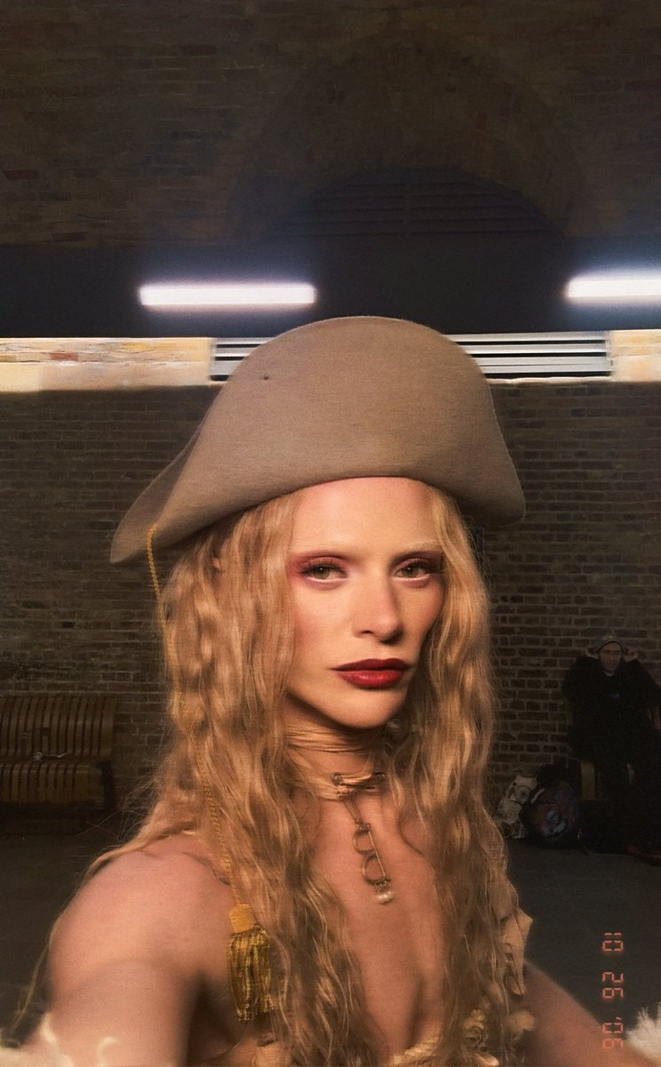 BÎмÎηÎ tweet media