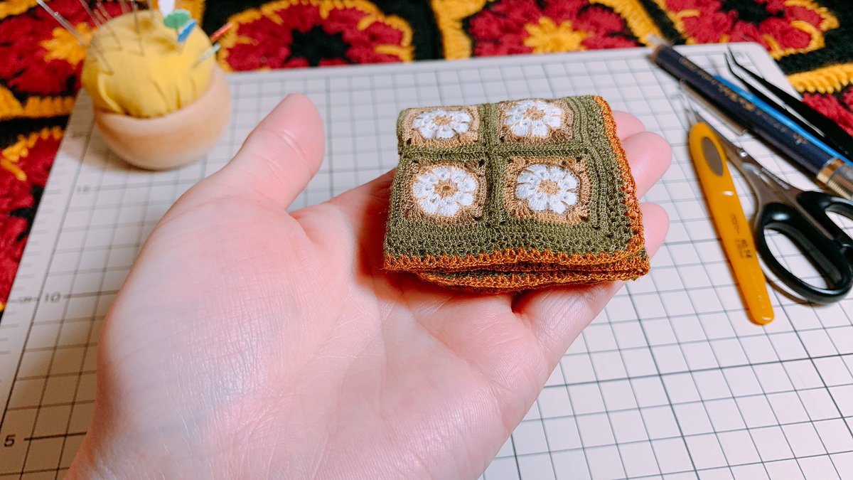 8828yumugi's tweet photo. 小さなアフリカンフラワーのブランケット🧶
#かぎ針編み
#モチーフ編み
#ミニチュア
#microcrochet https://t.co/EWUnF9dGKL