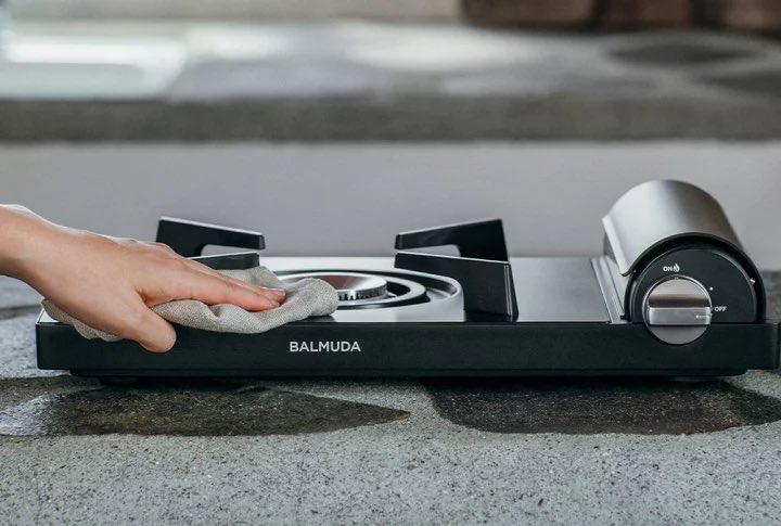 ibashodesign's tweet photo. ヤバい、BALMUDAのコンロめちゃくちゃ良い…カッコ良すぎるぞ https://t.co/HgdYUizORQ