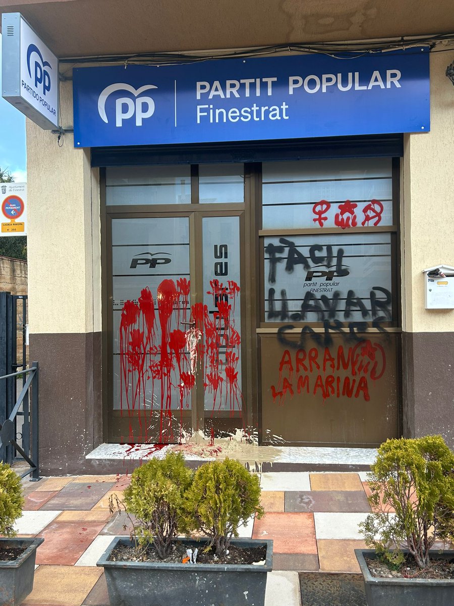 JFPerezLlorca's tweet photo. A la nostra democràcia no hi ha espai per a cap mena de violència. Este vandalisme no té cap justificació. Condemne este acte violent i la intimidació i mane el meu suport als companys de @PP_Finestrat.

El meu govern sempre estarà al costat de la convivència i el respecte. https://t.co/0HMmbEuaNp
