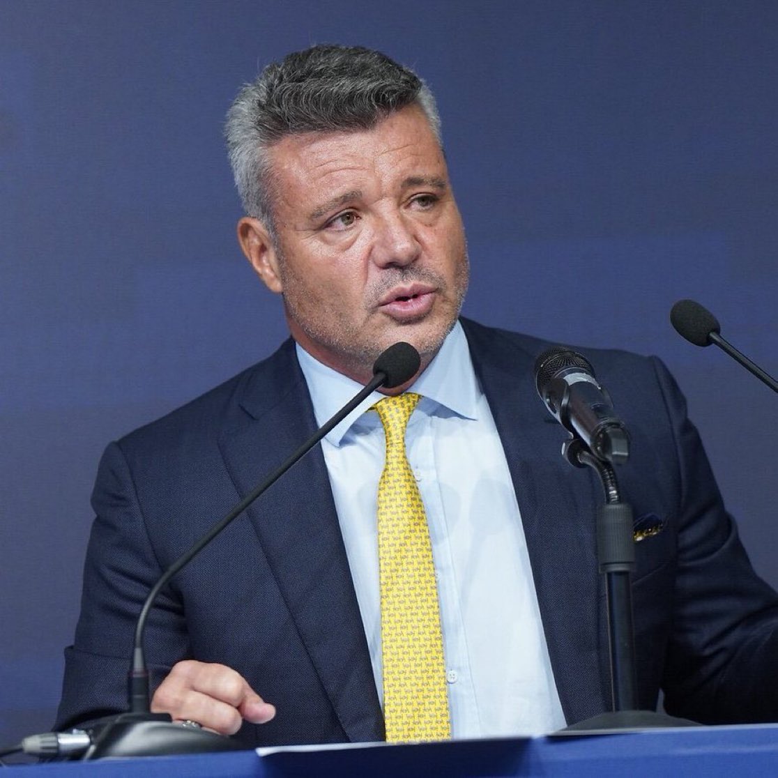 Hiçbir Başkanımızı çapulculara yedirmedik senide yedirmeyeceğiz.

FENERBAHÇE BAŞKANI SADETTİN SARANIN YANINDAYIZ!