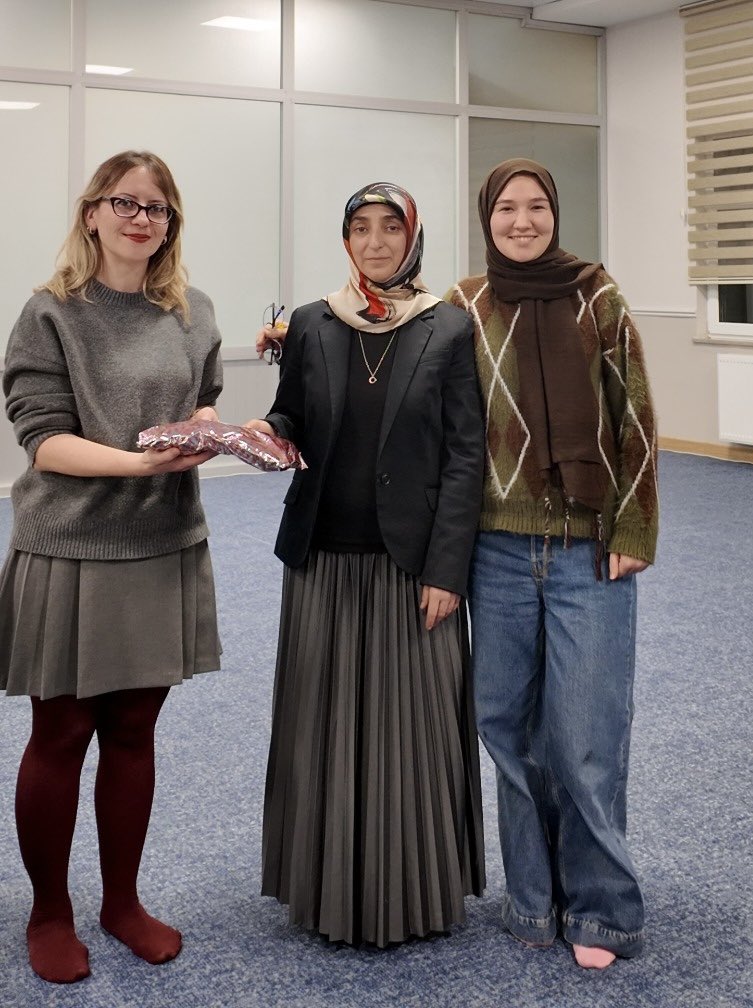 📍FATMA ALİYE HANIM YURDU

Dr. Yeşim Akın Yalçın’ın katılımlarıyla “Akademide Kadın Olmak” adlı hasbihal etkinliği gerçekleştirildi.

Kadının akademik hayattaki yeri, karşılaştığı fırsatlar ve zorluklar üzerine samimi bir sohbet gerçekleştirdik.