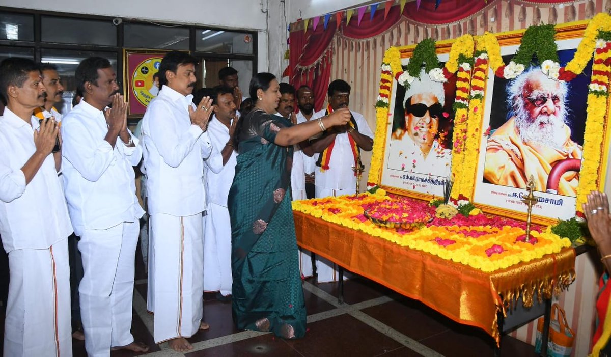 Kalidass1521's tweet photo. #தந்தைபெரியார்
#புரட்சித்தலைவர் எம்.ஜி.ஆர் #அவர்களின்நினைவுநாளை முன்னிட்டு 
தேசிய முற்போக்கு திராவிட கழகத்தின், (கேப்டன் ஆலயம்) #தலைமைகழகத்தில், *புரட்சி அண்ணியார்* *கழக #பொதுச்செயலாளர் #திருமதிபிரேமலதாவிஜயகாந்த் * #அவர்கள்தந்தைபெரியார் #அவர்களின்52ஆம்ஆண்டு #நினைவுநாள் https://t.co/d4kqfovkpt