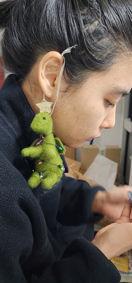 크리스마스 귀걸이 착용샷