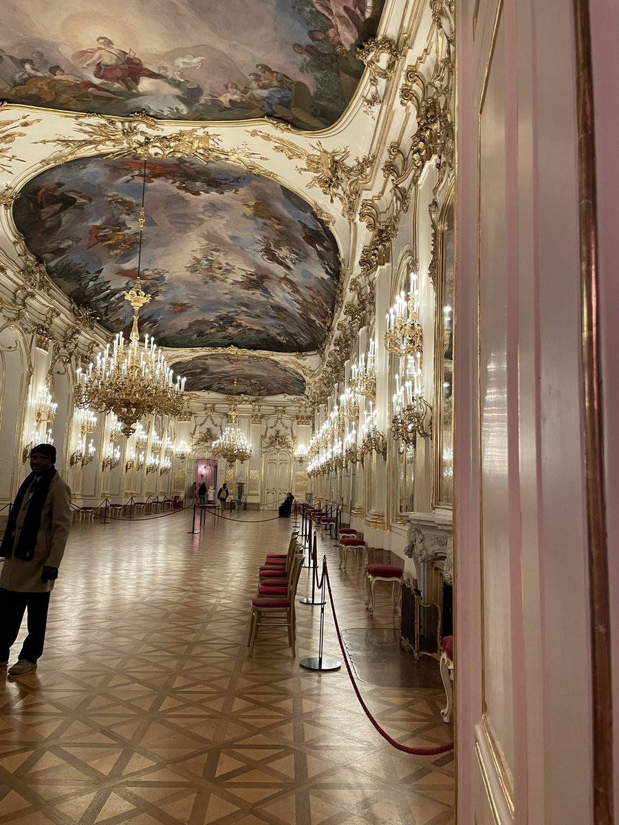 leafhappaaa's tweet image. あ、昨日からウィーンにいます