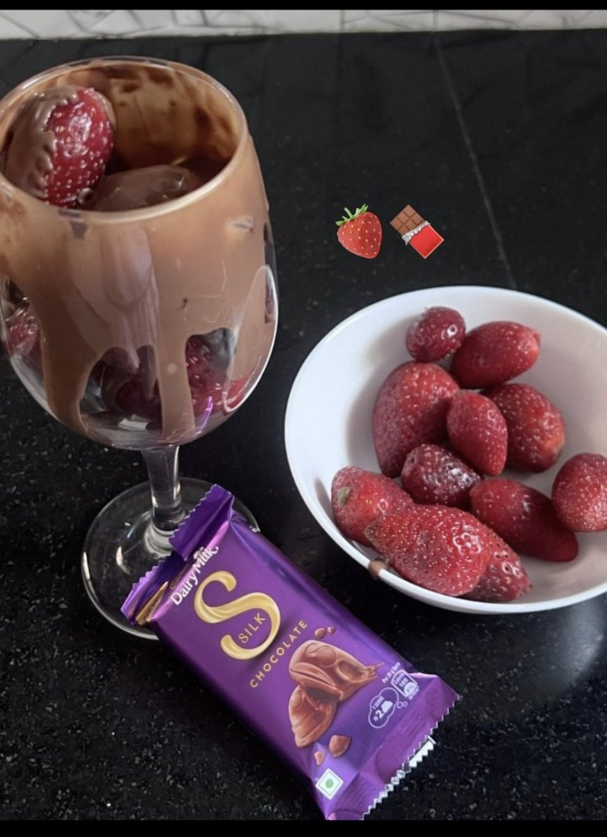 aliiii_h19's tweet photo. Strawberry Milk Chocolate,ย Chocolate Covered Strawberries,ย Strawberry Cream Truffles, ๐๐๐๐
#VIRALDISH #yummyki #Americans #delcious https://t.co/tjg6VYovQq