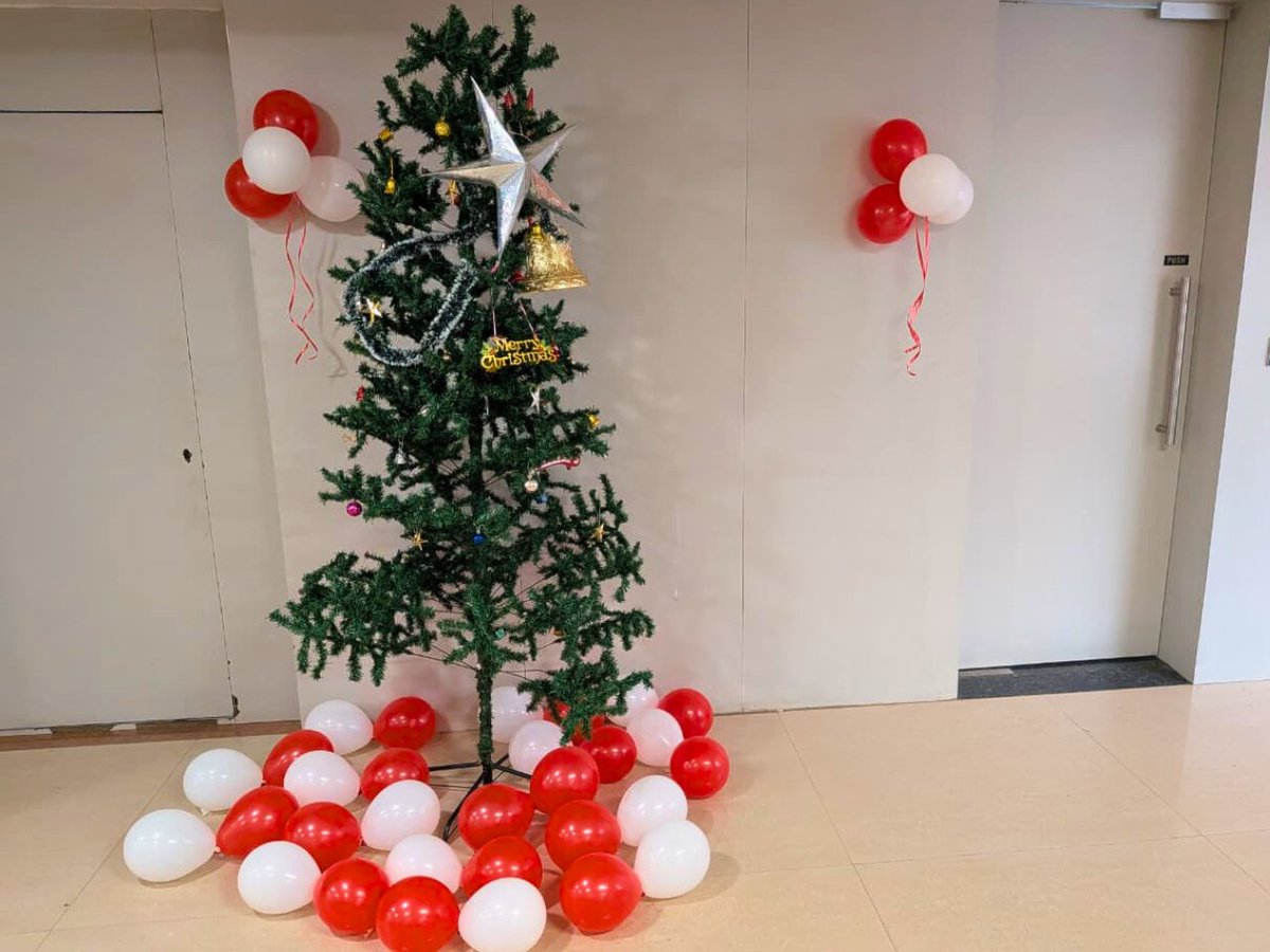 CSMTechnologies's tweet photo. CSM spaces dressed in Christmas colors 🎄

From cheerful décor to a warm festive atmosphere, our office reflects the joy, energy, and togetherness that make this season truly special.

#CSM #CSMCelebration #ChristmasAtCSM #FestiveVibes #SeasonOfJoy #WorkplaceCelebration https://t.co/UKbwxYLl2s
