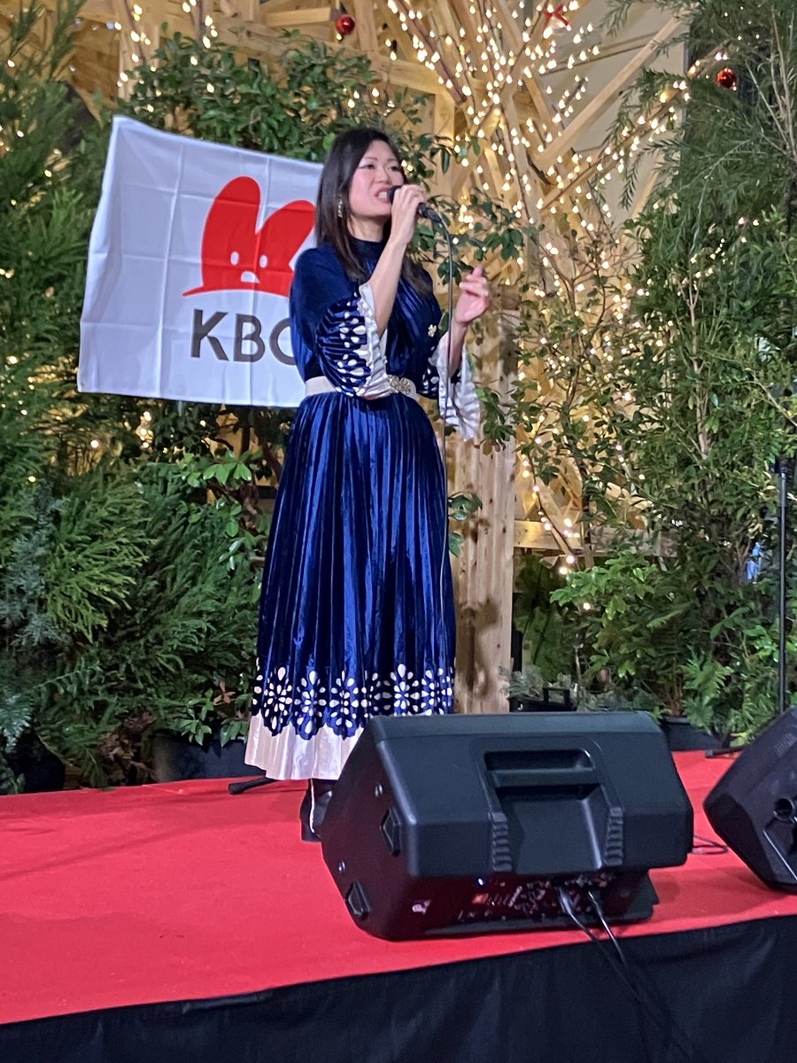 kbc_radio's tweet photo. 🎄 #パサージュ広場 会場🎄
KBCラジオのホークス戦中継の後テーマ曲「いざゆけ!We will be Winner」でもおなじみ #彩夏 さんのステージが盛り上がりました✨
このあと #岩佐一成 さん #Fumika さん #Runaar さん #LinQ のライブと続きます🎅
#KBCMソン
✅radiko(ライブ)
https://t.co/38pK9KVQpg
✅特番ホームページ
https://t.co/SAW4Rgt9AP