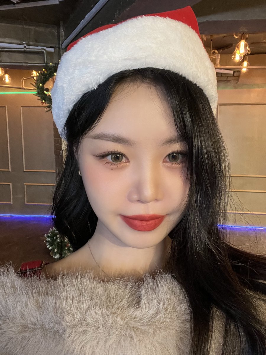 [#수탱데이📸]
2025.12.24. 수진 (SOOJIN) ‘Little Bit More’ Christmas Ver. 🎅🎄

#수진 #SOOJIN