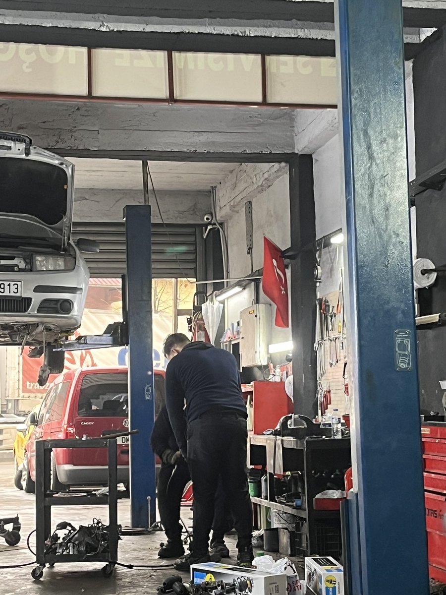 Araba mı sanayiye girdi sanayi mi bana girdi emin değilim.