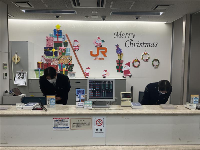 年末年始期間はたくさんのお客様のご利用が見込まれます。皆様、時間に余裕を持ってお越しください。＃JR東海　＃JR米原駅