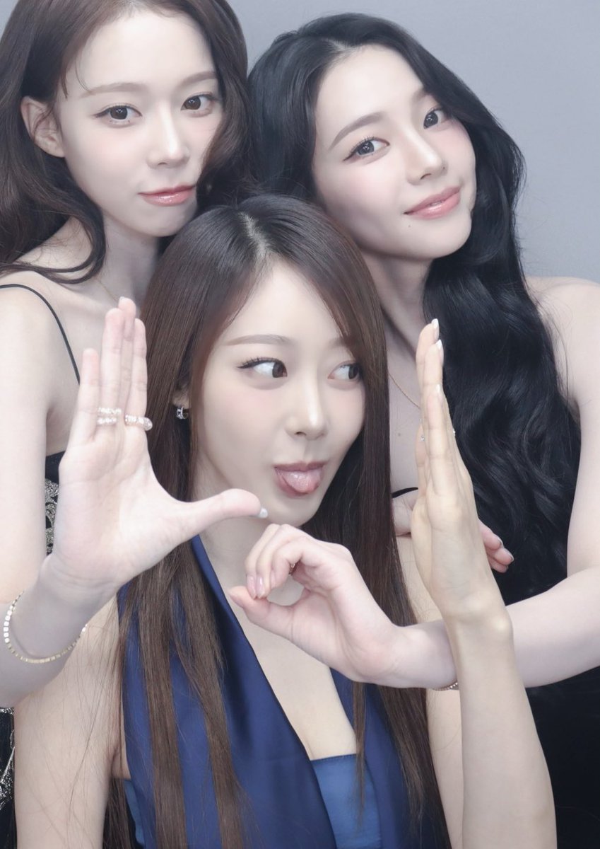 닝이 아파서 없다고 손으로 닝 만들어서 네컷사진찍는 에스파어떻게안좋아하는데