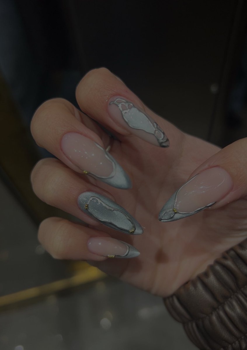 tirnaklarima bakiniz hemen boncuk da ativerdik efendim