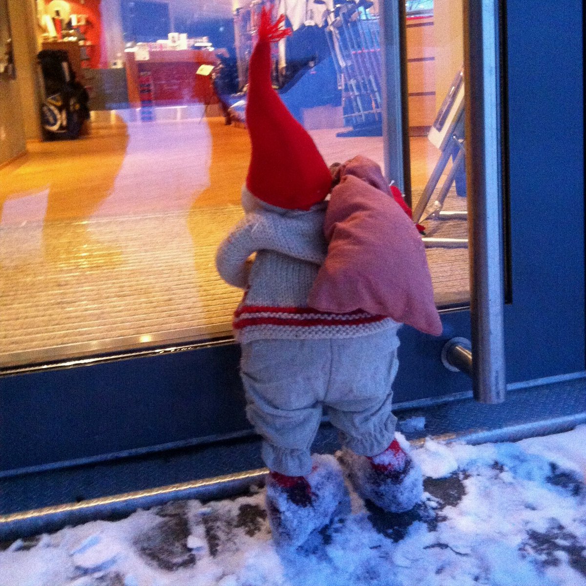 Imjelt's tweet image. God juleaften fra Imjelt Golfsenter, Café &amp;amp; Bar — vi ønsker deg en hyggelig og minnerik feiring! Besøk oss: wix.to/61wHAi9 🎄 #Drammen