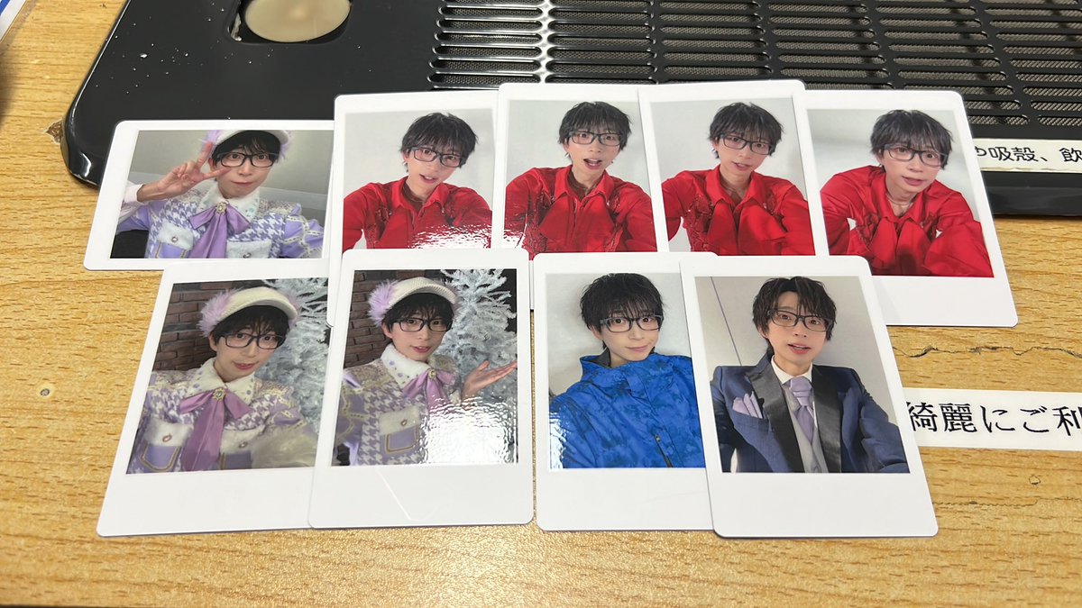 iketeruki1012's tweet photo. 【交換】パンダドラゴン ハピカ
クリスマスイベント ステッカー

譲→黄 紫 赤 水 桃 (全て本日分)

求→定価 or 赤 ステッカーも可

本日手渡し https://t.co/zcDER2TENE