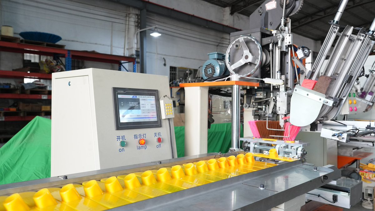 MeixinCrystal's tweet image. Officially launch!
Automatic 2Axis Broom Tufting Machine Meixin Brush Machiney 

Welcome inquiry for more details.
Contact: 86-13380999810

Full Video: youtube.com/watch?v=z-GOjz…
#brush #brushmachine #brushmaking #brushmakingmachine #broommachine #broommakingmachine #broommachinery